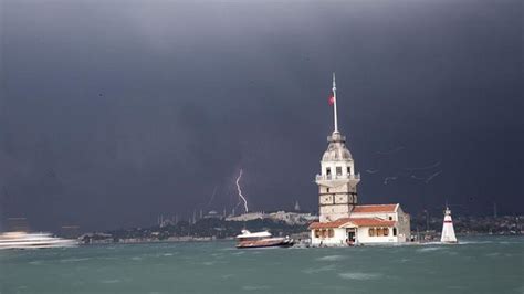 S­o­n­ ­d­a­k­i­k­a­:­ ­İ­s­t­a­n­b­u­l­­d­a­ ­ş­i­d­d­e­t­l­i­ ­y­a­ğ­m­u­r­ ­v­e­ ­d­o­l­u­ ­y­a­ğ­ı­ş­ı­